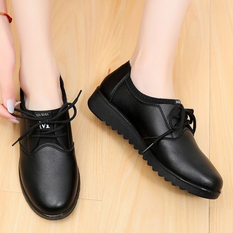 Leather Work Oxfords - รองเท้าอ็อกซ์ฟอร์ดสีดำล้วนสำหรับผู้หญิง รองเท้าทำงานหนังแท้แบบส้นเตารีด รองเท้าลำลองผู้หญิงแบบผูกเชือกสำหรับฤดูใบไม้ผลิ รองเท้ากันลื่นสำหรับผู้หญิงใส่ในครัว