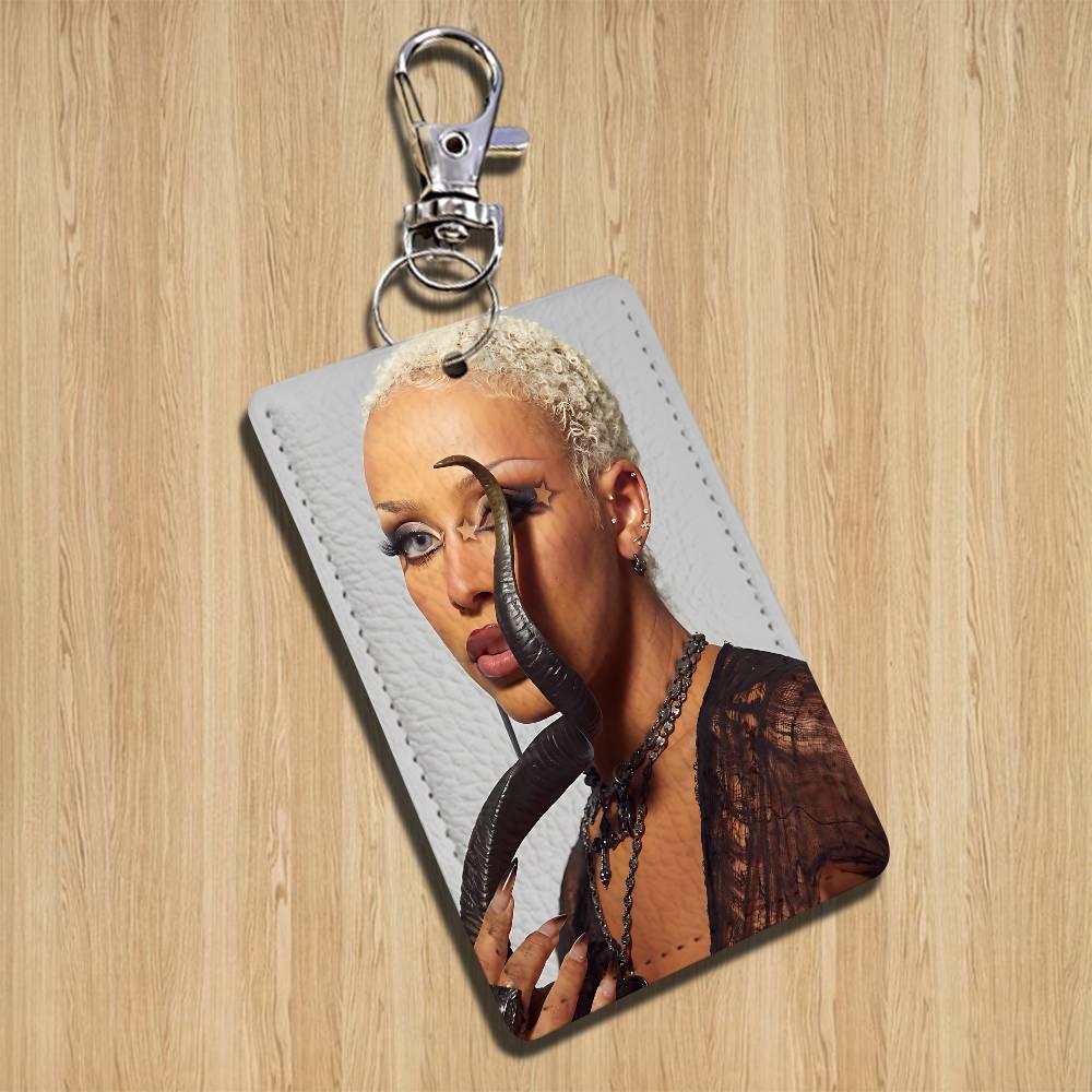 ที่ใส่บัตรรูป Doja Cat สีแดงสุ - Leatherwork Keychain บทวิจารณ์และราคา